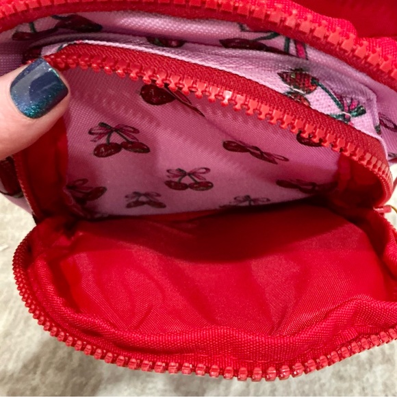 ✨💎NWT💎✨ Simply  Southern Pink Cherry Print Crossbody Sling Bag with Red Accents - Picture 5 of 9